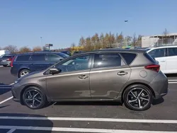 Grå Begagnad 2018 Toyota Auris Hybrid Comfort Halvkombi | 179 900 kr (Marknadspris)