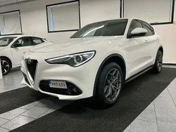 Vit Begagnad 2017 Alfa Romeo Stelvio Super SUV | 214 500 kr (Lite dyr)