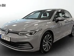 Grå (moonstone grey) Begagnad 2020 VW Golf VII Life Halvkombi | 209 900 kr (Marknadspris)