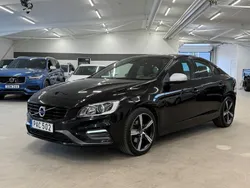 Svart Begagnad 2016 Volvo S60 R-Design Sedan | 174 900 kr (Marknadspris)