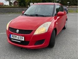 Röd Begagnad 2012 Suzuki Swift Halvkombi | 27 000 kr (Bra pris)