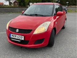 Röd Begagnad 2012 Suzuki Swift Halvkombi | 39 900 kr (Marknadspris)