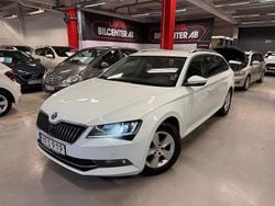 Vit Begagnad 2016 Skoda Superb Kombi | 109 800 kr (Marknadspris)