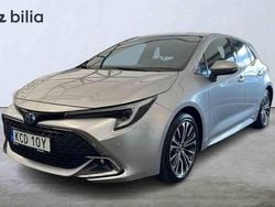 Silver Begagnad 2024 Toyota Corolla Hybrid Halvkombi | 299 900 kr