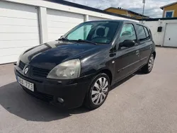 Svart Begagnad 2004 Renault Clio II Halvkombi | 18 500 kr (Marknadspris)