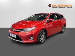 Röd Begagnad 2015 Toyota Auris Touring Sports Edition Kombi | 119 900 kr (Marknadspris)