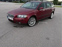 Röd Begagnad 2005 Volvo V50 Kinetic Kombi | 25 000 kr (Dyr)
