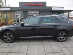 Svart Begagnad 2022 Skoda Superb Style Kombi | 314 900 kr (Marknadspris)