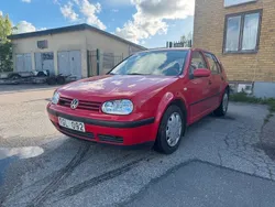 Röd Begagnad 2002 VW Golf IV Basis Halvkombi | 21 900 kr (Marknadspris)