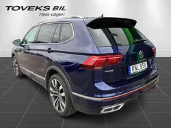 Blå Begagnad 2022 VW Tiguan Allspace R-line SUV | 389 900 kr (Marknadspris)