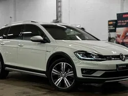 Vit Begagnad 2017 VW Golf Alltrack Kombi | 159 900 kr (Marknadspris)