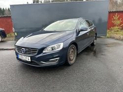 Blå Begagnad 2015 Volvo V60 Momentum Kombi | 69 900 kr