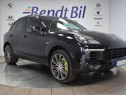 Svart Begagnad 2018 Porsche Cayenne S E-Hybrid Platinum Edition SUV | 439 500 kr