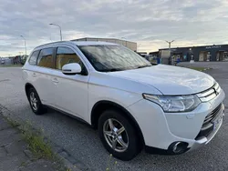 Vit Begagnad 2015 Mitsubishi Outlander SUV | 129 000 kr (Marknadspris)