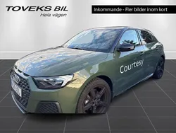 Distriktgrön metallic mytsvart metallic Begagnad 2025 Audi A1 Sportback Proline Halvkombi | 309 900 kr (Dyr)