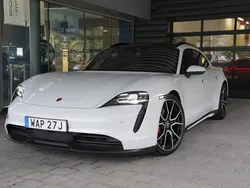 Vit Begagnad 2023 Porsche Taycan 4S Sedan | 995 000 kr (Dyr)