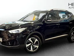 Svart (black) Begagnad 2021 MG ZS Luxury Sedan | 249 900 kr (Superpris)