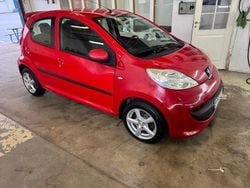 Röd Begagnad 2007 Peugeot 107 Halvkombi | 11 000 kr (Bra pris)