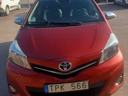 Röd Begagnad 2013 Toyota Yaris Trend Halvkombi | 57 900 kr (Marknadspris)