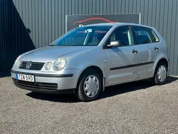 Mörkröd Begagnad 2001 VW Polo Sedan | 28 800 kr