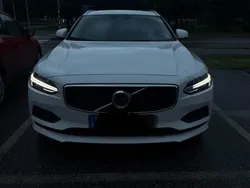 Vit Begagnad 2019 Volvo V90 Momentum Kombi | 229 900 kr (Marknadspris)