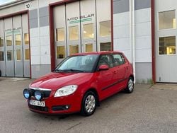 Röd Begagnad 2009 Skoda Fabia Ambiente Halvkombi | 34 900 kr (Marknadspris)