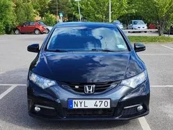 Svart Begagnad 2013 Honda Civic Lifestyle Halvkombi | 117 000 kr (Marknadspris)