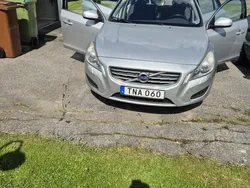 Grå Begagnad 2013 Volvo V60 Momentum Kombi | 75 000 kr (Bra pris)