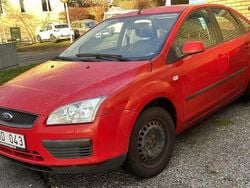 Röd Begagnad 2007 Ford Focus Halvkombi | 24 900 kr (Marknadspris)