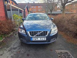 Blå Begagnad 2009 Volvo V70 Momentum Kombi | 50 000 kr (Marknadspris)