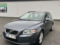 Grå Begagnad 2010 Volvo V50 Kinetic Kombi | 35 999 kr (Marknadspris)