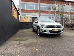Ljusgrå Begagnad 2012 VW Tiguan Sportline SUV | 79 900 kr (Marknadspris)