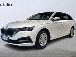 Vit Begagnad 2022 Skoda Octavia Kombi | 265 000 kr (Marknadspris)