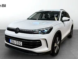 Vit Begagnad 2024 VW Tiguan Life SUV | 379 900 kr (Lite dyr)