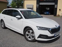 Vit Begagnad 2021 Skoda Octavia Kombi | 189 900 kr (Marknadspris)