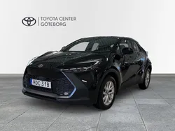 Black mica (209) Begagnad 2024 Toyota C-HR Style SUV | 439 900 kr (Marknadspris)