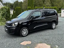 Svart Begagnad 2019 Peugeot Partner Minibuss | 150 000 kr (Marknadspris)