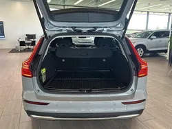 Grå Begagnad 2024 Volvo V60 CC Plus Kombi | 469 900 kr (Bra pris)