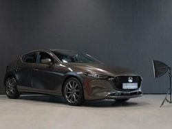 Brun (brun metallic) Begagnad 2019 Mazda 3 Halvkombi | 189 000 kr (Marknadspris)