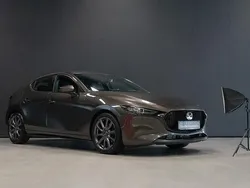 Brun (brun metallic) Begagnad 2019 Mazda 3 Halvkombi | 189 000 kr (Marknadspris)
