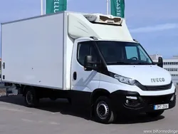 Vit svart Begagnad 2019 Iveco Daily Van | 204 900 kr