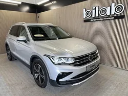 Silver (reflex silver metallic) Begagnad 2021 VW Tiguan Elegance SUV | 319 000 kr (Marknadspris)