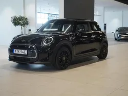 Svart Begagnad 2022 Mini Cooper Classic Halvkombi | 209 500 kr (Marknadspris)