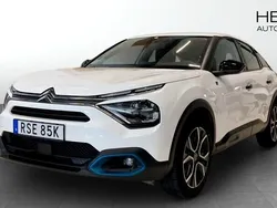 Vit (white) Begagnad 2022 Citroën e-C4 Feel Halvkombi | 194 800 kr (Marknadspris)