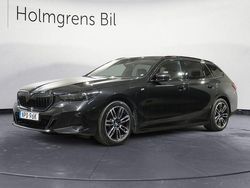 Safirsvart metallic Begagnad 2025 BMW 530 M Sport Kombi | 649 800 kr