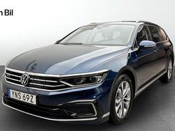 Blå Begagnad 2022 VW Passat GTE Kombi | 339 900 kr