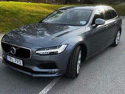 Grå Begagnad 2019 Volvo V90 Momentum Kombi | 189 000 kr (Marknadspris)