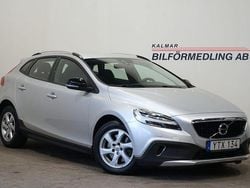 Silver Begagnad 2017 Volvo V40 CC Momentum Kombi | 159 900 kr (Marknadspris)