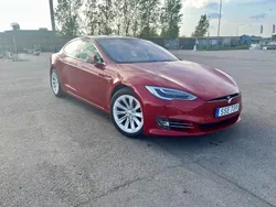 Röd Begagnad 2017 Tesla Model S Sedan | 179 995 kr