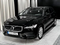 Svart Begagnad 2019 Volvo V60 Momentum Kombi | 259 900 kr (Marknadspris)